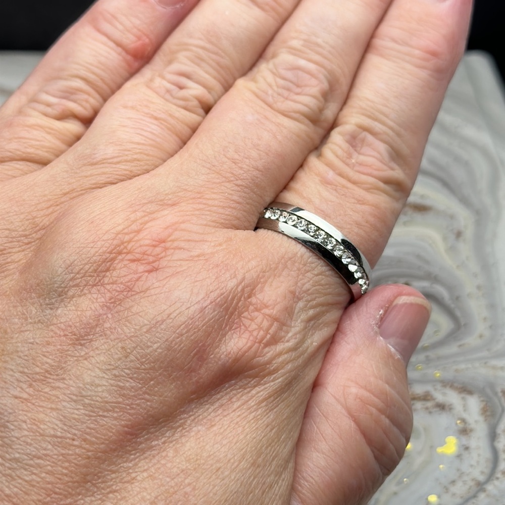 Women’s 6mm Silver Ring Band with shiny stones